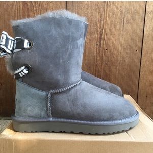 Ugg boots only worn to try with box